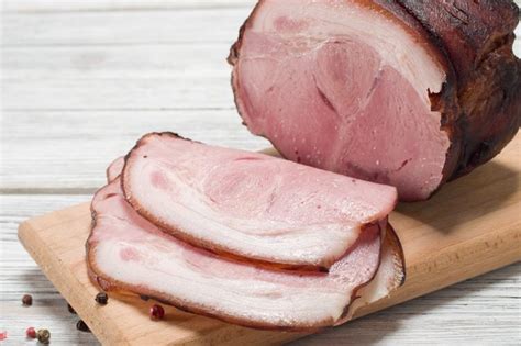 Often referred to as the pork equivalent of prime rib or rack of lamb, this mild, fairly lean roast consists of a single. How to Cook a Center Cut of Ham | LEAFtv