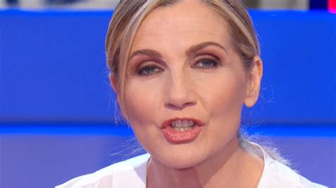 La ragazza lavora nel settore. Lorella Cuccarini a La vita in diretta: "È un pugno al ...