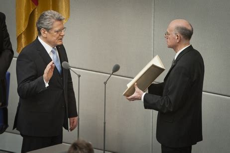 Die tageszeitung die welt hat den advokaten und den bundespräsidenten von jeglichen bedenken befreit. www.bundespraesident.de: Der Bundespräsident / Reisen und ...