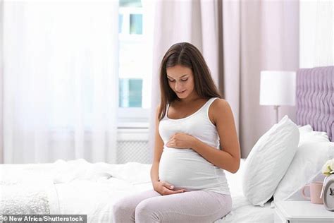 Pregnant Women Need An Extra 20 Inches Of Personal Space Daily Mail