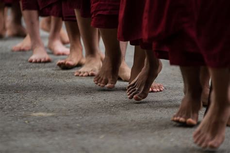 Wallpaper Sports People Barefoot Sitting Feet Monks Myanmar