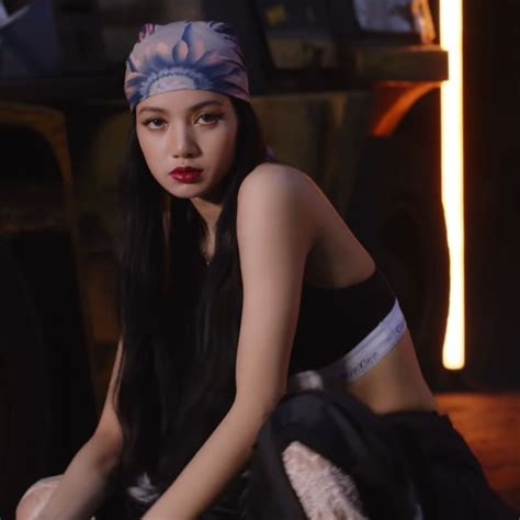 Blackpink S Lisa Accused Of Cultural Appropriation In Latest Dance Video Her Videographer Shuts