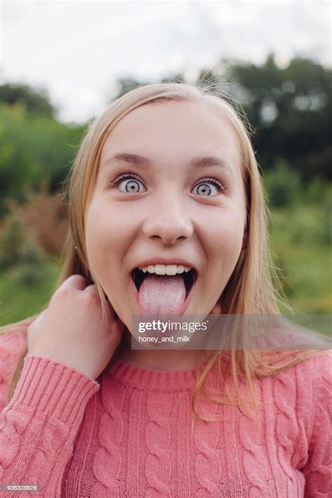 Portrait Of A Girl Sticking Out Her Tongue Stock Foto Getty Images