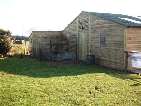 American barns from 9.5m in width. Bespoke American Barns | Equestrian Buildings UK