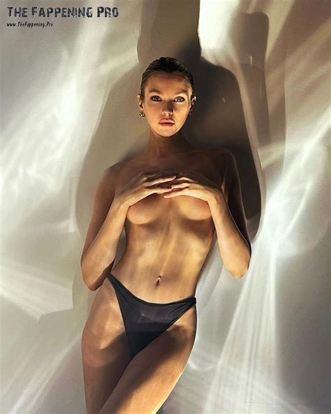Stella Maxwell Nude In Photos The Fappening
