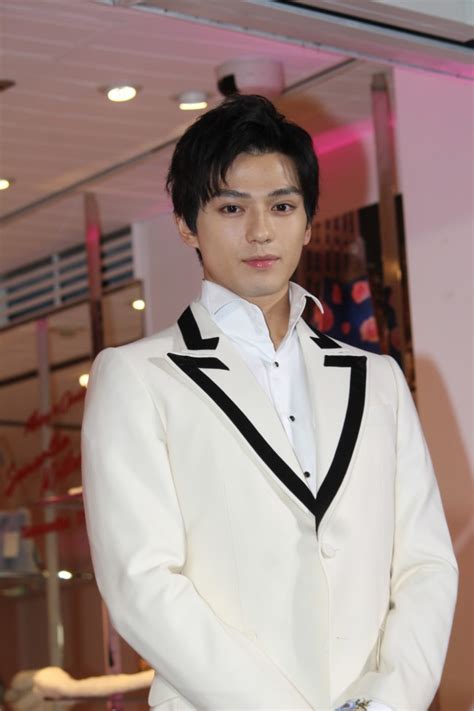 I gotta honor it, yeah 但我感到荣幸 depending on the. 新田真剣佑 - 写真 - 人物情報 - クランクイン!