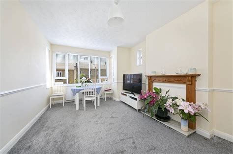 Denton Road East Twickenham Tw1 3 Bed Apartment £2495 Pcm £576 Pw