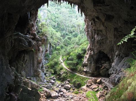 Jenolan Caves Dec 2014 Jenolan Caves Cool Places To Visit Blue