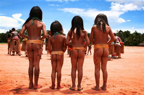 Filme retrata mulheres indígenas que obrigam homens a SexiezPicz Web Porn