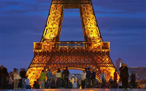 17 Gorgeous Photos Of The Eiffel Tower At Night Travel