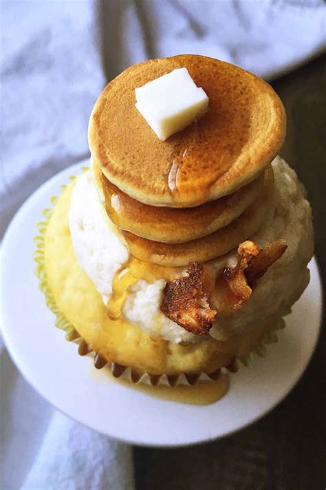Pancake Cupcakes With Maple Frosting And Bacon Foodal