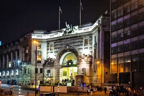 Waterloo Station In London Visit One Of Londons Busiest Rail