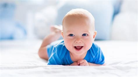 Le Premier Sourire De Bébé