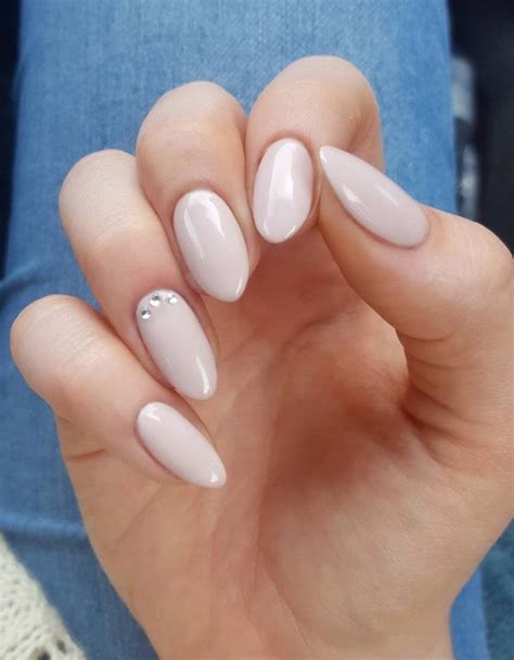 50 Elegant Oval Nail Designs For Every Occasion Hatinews