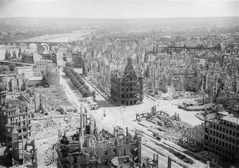 Reconstrucción De Dresde Después Del Horrible Bombardeo Incendiario Al