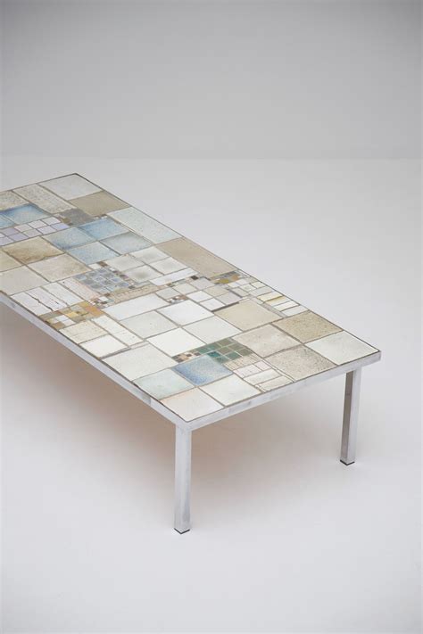 A family of coffee tables characterized by an exposed slim, delicate metal rod structure, available in painted metal. Vintage ceramic coffee table by Manu Pia - Design Market