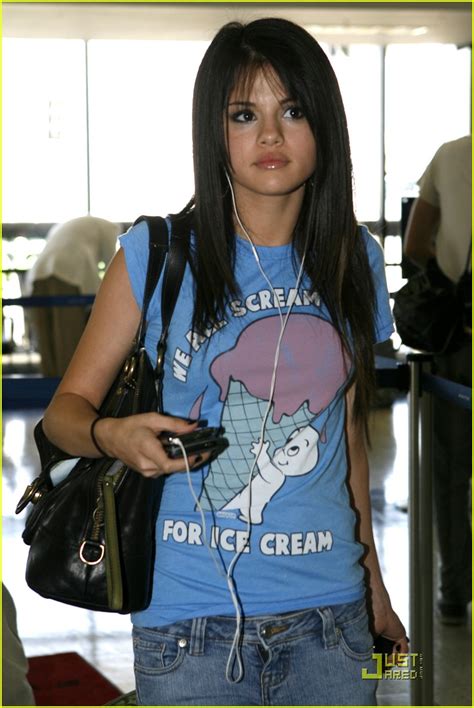 Selena Gomez Just Jets Photo 1306361 Photos Just Jared Celebrity News And Gossip