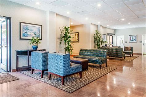 Wifi is free, and this hotel also features a business center and concierge services. Comfort Inn by the Bay San Francisco, CA - See Discounts