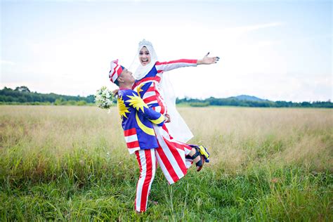 Hal ini demikian berpunca daripada pelbagai faktor dan suasana kehidupan yang lebih terbuka dan mencabar. Menjadi Pengantin Merdeka, Semangat Patriotik yang patut ...
