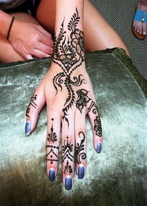 A Fun Vine Henna Hand Design Henna Designs Hand Latest Mehndi