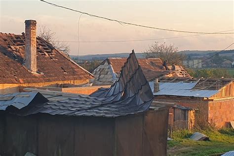 Medzi tornádom ťažko zasiahnuté obce patrí moravská nová ves. V Belgii i na Slovensku řádilo tornádo : Meteopress ...