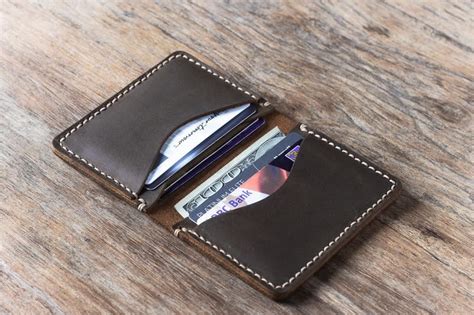 Engraved business card holders for men & women are the ideal way to carry your business cards. Minimalist Credit Card Holder Wallet - Gifts For Men