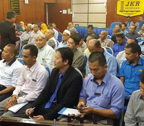 Seseorang anggota perkhidmatan awam berkewajipan memahami tanggungjawab terhadap peranan dan perilaku seseorang pekerja dalam kerajaan. TAKLIMAT INTEGRITI KEPIMPINAN & PENGURUSAN DALAM ...