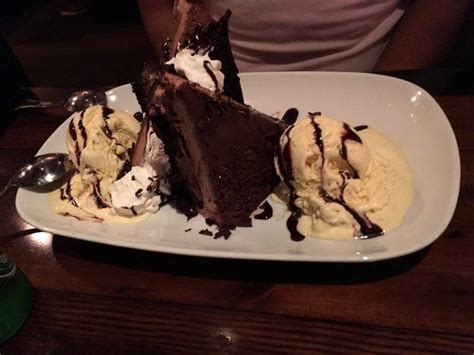 Dark fudge brownie with vanilla ice cream, fresh strawberries and chocolate sauce. Dessert Menu At Longhorn Steakhouse