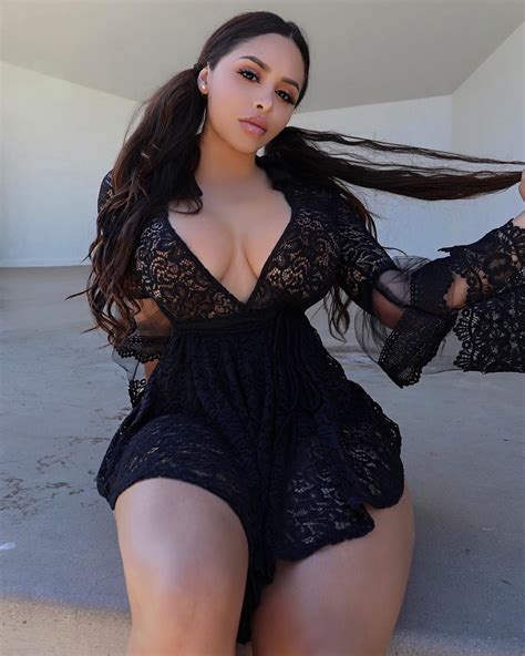 As she has more than 1.3 million followers on her instagram account, advertisers pay a certain amount for the post they make. Fiorella Zelaya Instagram - Pin On Curvy | mom-on-the-rock
