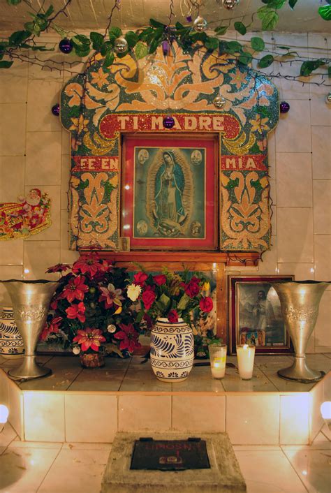 Nuestra señora de guadalupe, como la llaman, es la vírgen más venerada en méxico. Our Lady of Guadalupe