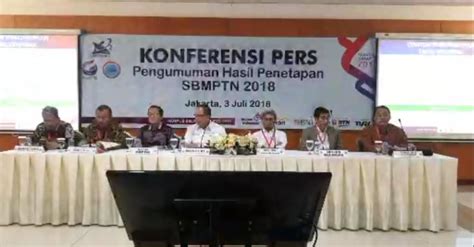 Mengecek pengumuman sbmptn sesuai dengan tanggal yang sudah di informasikan pada situs anda dinyatakan lulus seleksi sbmptn 2017 download pengumuman sbmptn 2018 dalam. Pengumuman SBMPTN 2018, Berikut Nama-Nama yang Lolos : Okezone News