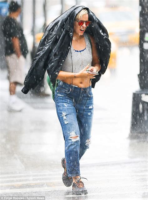 lily allen parades tummy during thunderstorm in new york daily mail online