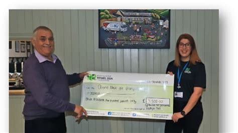 Teifi Vintage Society Present Cheque To Chemo Unit Cambrian Uk