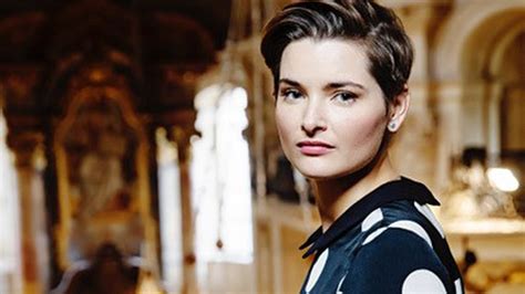 Martina viktorie kopecká je dvaatřicetiletá mladá žena. Průvodci pořadem: Martina Viktorie Kopecká — Uchem jehly ...