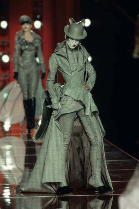Christian Dior Fall 2000 Couture Fashion Show Details John Galliano