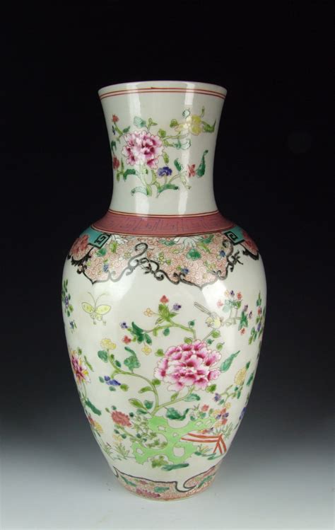 Chinese Antique Famille Rose Porcelain Vase W Flower Butterfly 26787