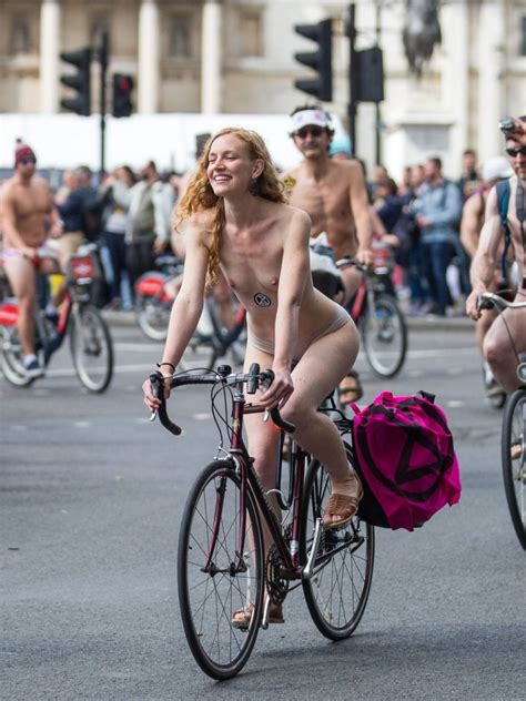 World Naked Bike Ride ในลอนดอน 24 ภาพถาย