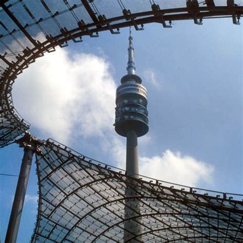 Plätze sind teilweise mit flutlicht ausgestattet, parkplätze vorhanden. Olympiapark München :: The Olympic Tower is 40 ...