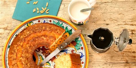 Un dolce tradizionale, semplice e aromatico come preparare la tradizionale torta frangipane: Ciambellone all'acqua, la ricetta soffice senza latte ...