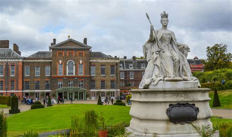Exterior Of Kensington Palace With Statue Of Queen Victoria · Free