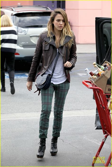 Photo Jessica Alba And Haven Last Minute Holiday Shopping With Mother Catherine 11 Photo