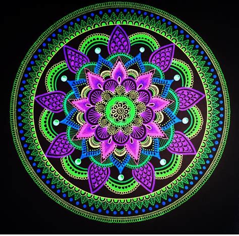 Pin De Bella Danielle Em Mandalas Fractais Pontilhismo Desenhos De