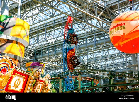 People Enjoying Themselves At The Indoor Mall Of America Amusement Park