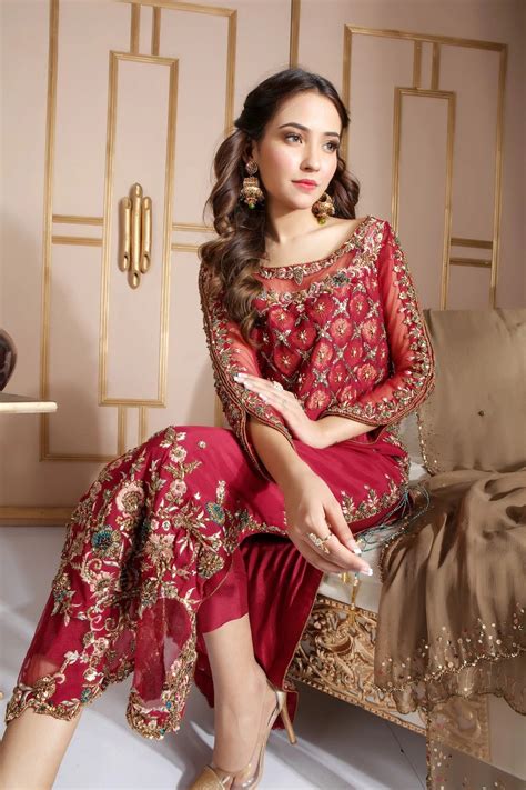 Pin By Maria Ahmed On Sila Pakistani Formal Dresses Party Wear