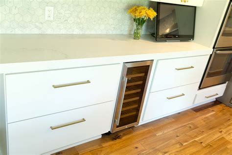 Companies like bulthaup, pogghenpohl & boffi have blessed the world with their luxury italian and german cabinet lines. Modern Makeover of a 1960s Kitchen | White modern kitchen ...