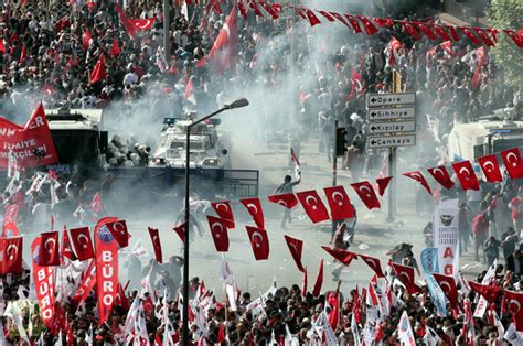 World United News Turkish Police Teargas Thousands Strong Secularist Demo