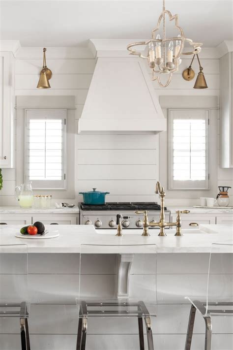 Maybe you would like to learn more about one of these? Modern Craftsman Farmhouse Design - Home Bunch Interior ...