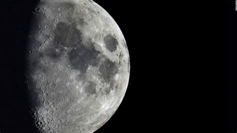 Parte De Un Cohete Espacial A La Deriva Se Estrellará Con La Luna