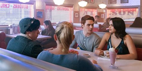 There's a distressed cheryl, that ties into the end of episode 16. Riverdale Season 2 Is 22 Episodes | Screen Rant