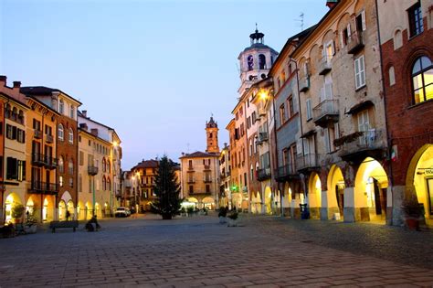 Cuneo train station is 0.6 miles away with connections to turin, alba and the pian di sole ski resort. Savigliano - Cuneo Webcam